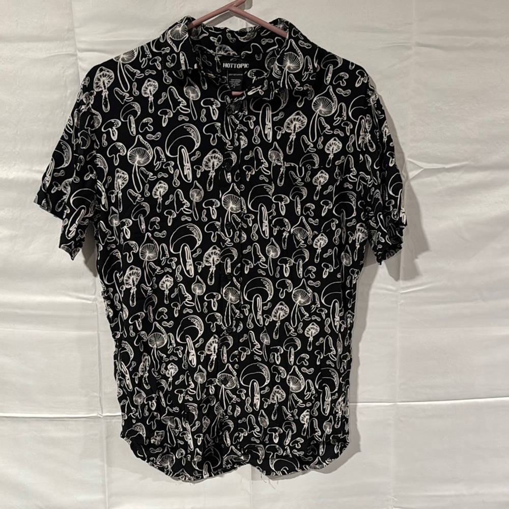 Women’s Hot Topic Black and White Patterned Button Down Shirt